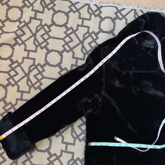 Gallery Black Faux Fur Full Length Long Coat Plush Modacrylic Winter Button Sz M - Picture 12 of 17